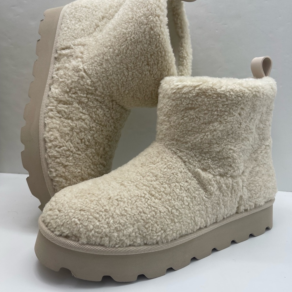 Michael Kors WINNIE BOOTIE W10
FAUX CURLY SHEARLING
49F5WNFE5D Natural 
Sherpa - Picture 3 of 16